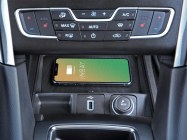 Ford Mondeo 2014.10-2021.09 InBay vezeték nélküli autós telefon töltő 241114-56-1