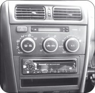 Lexus IS 200 - IS 300 01-05 1 és 2 DIN autórádió keret 381301-05 beépítve
